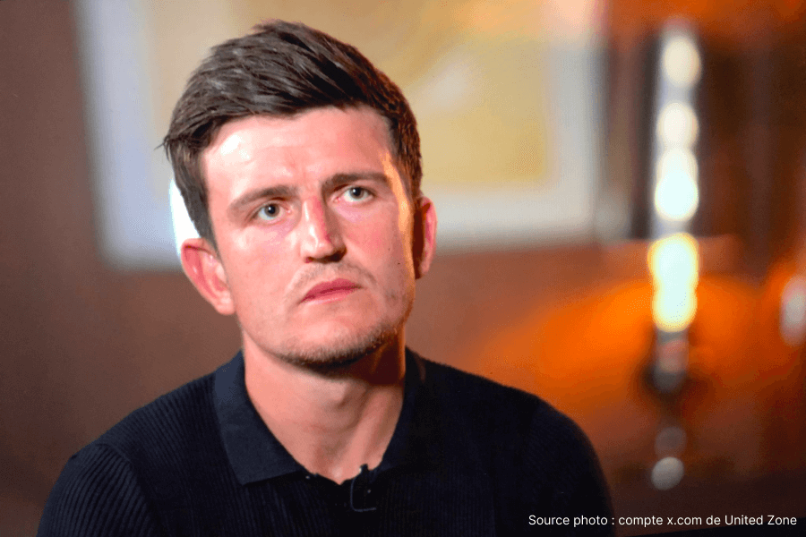 Harry Maguire défenseur Manchester United sortant du tribunal de Syros mars 2026