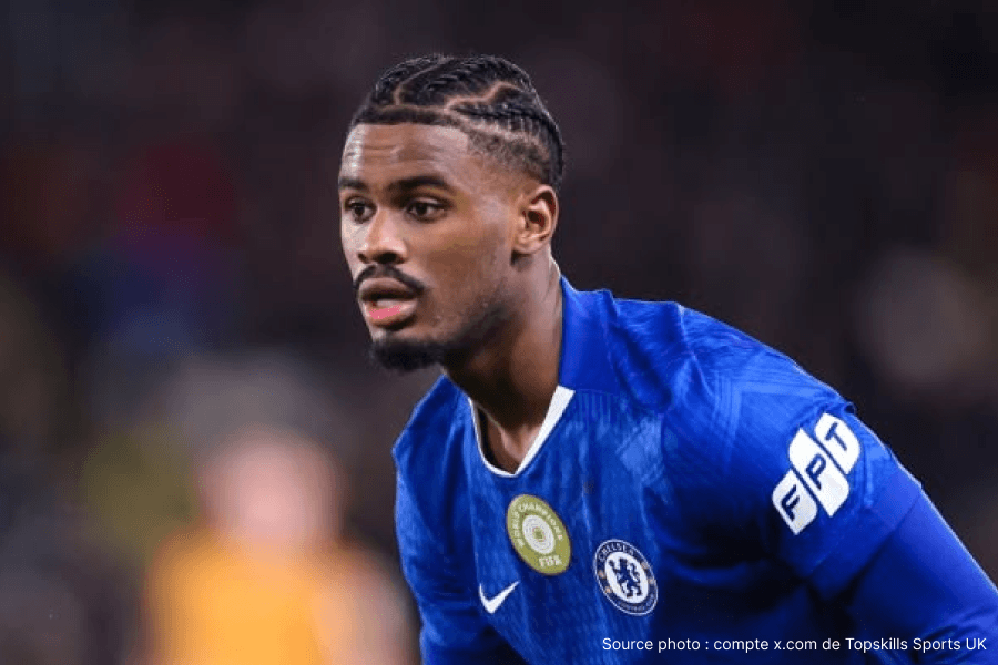 Jorrel Hato défenseur Chelsea action Premier League mars 2026