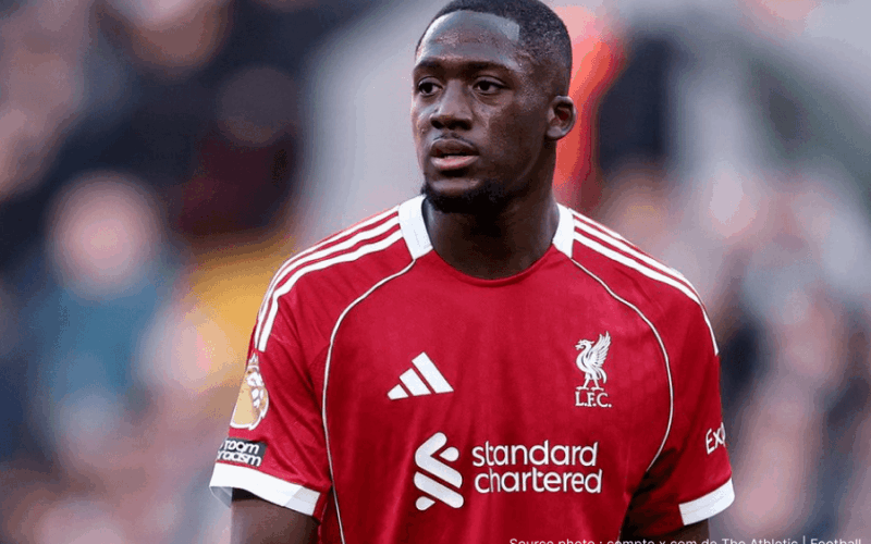 Ibrahima Konate défenseur Liverpool victime abus racistes réseaux sociaux mars 2026