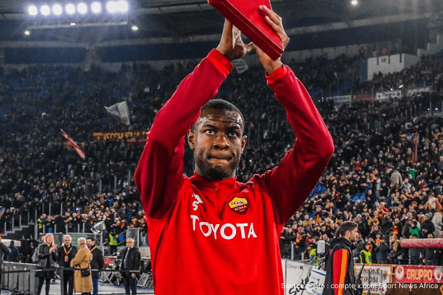 Evan Ndicka Côte d'Ivoire maillot orange célébration CAN 2023 champion Afrique