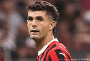 Christian Pulisic AC Milan maillot rouge noir action Serie A 2026