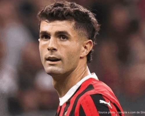 Christian Pulisic AC Milan maillot rouge noir action Serie A 2026