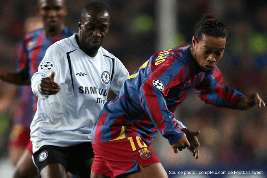 Ronaldinho dribble but célèbre Coupe du Monde 2002 Brésil maillot jaune