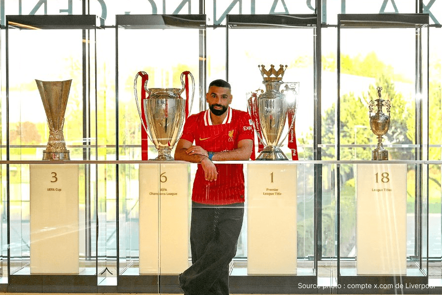 Mohamed Salah maillot Liverpool rouge numéro 11 Anfield adieux mars 2026