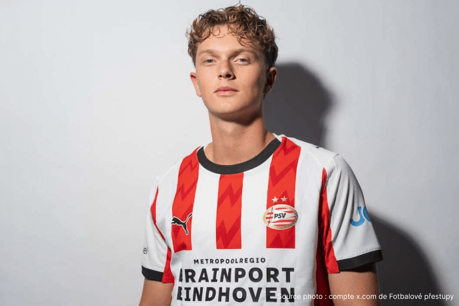Paul Wanner portrait maillot PSV Eindhoven regard déterminé 2026