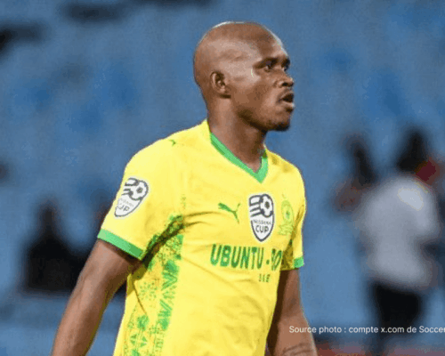Bathusi Aubaas milieu défensif Mamelodi Sundowns action PSL 2025 2026