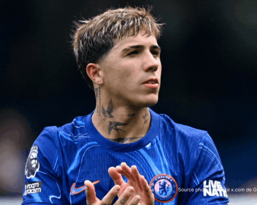 Enzo Fernandez milieu Chelsea contrôle le ballon lors d'un match de Premier League 2026