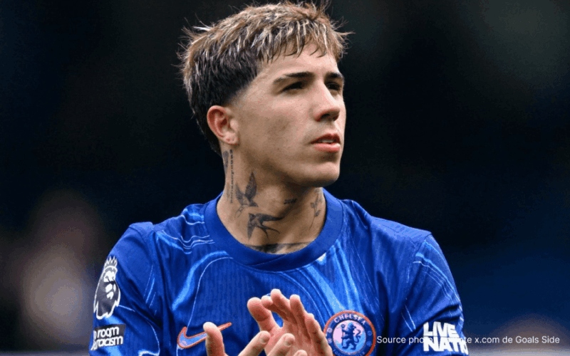 Enzo Fernandez milieu Chelsea contrôle le ballon lors d'un match de Premier League 2026
