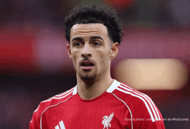 Curtis Jones célèbre la victoire Liverpool derby Everton Hill Dickinson 2026