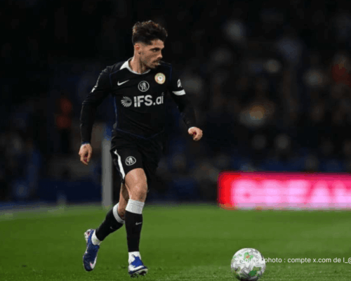 Pedro Neto ailier de Chelsea en action lors d'un match Premier League 2026