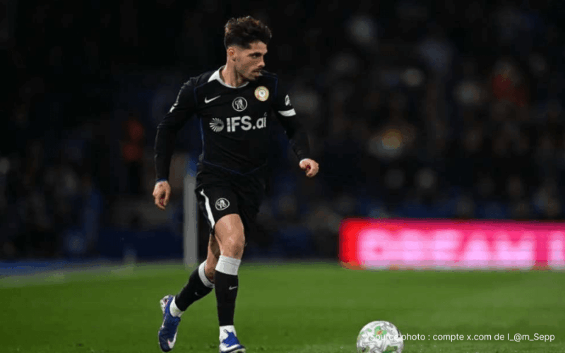 Pedro Neto ailier de Chelsea en action lors d'un match Premier League 2026