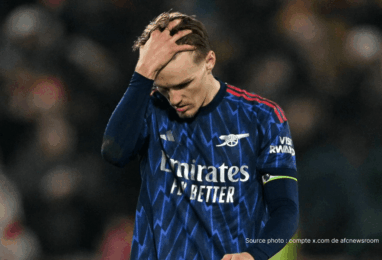 Martin Odegaard sort blessé Arsenal Sporting CP Alvalade Stadium avril 2026