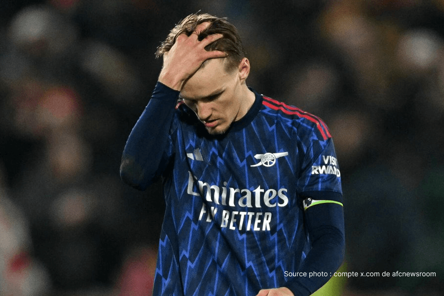 Martin Odegaard sort blessé Arsenal Sporting CP Alvalade Stadium avril 2026