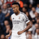 Éder Militão Real Madrid sort blessé en boitant avant la mi-temps contre Alavés