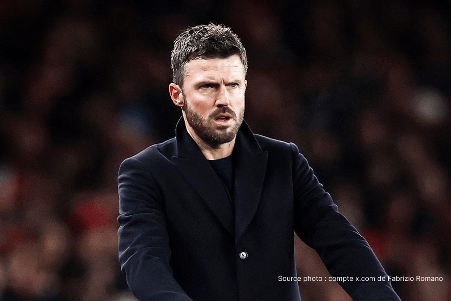Michael Carrick entraîneur intérimaire Manchester United dirigeant une séance d'entraînement en 2026
