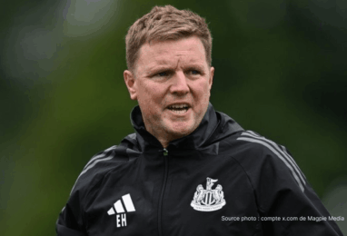 Eddie Howe entraîneur de Newcastle United en conférence de presse avril 2026