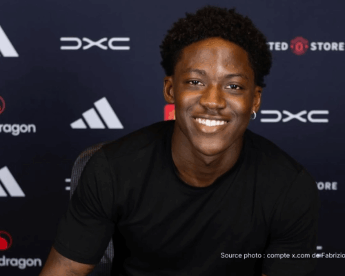 Kobbie Mainoo milieu Manchester United célèbre but Old Trafford 2026