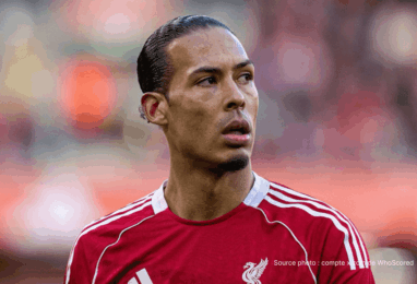 Virgil van Dijk capitaine Liverpool déçu après défaite Old Trafford mai 2026