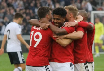 Mount encense Andrey Santos après la large victoire de Manchester United à Rosenborg