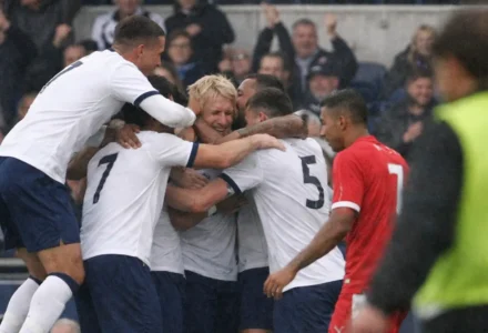 Kevin Keegan: Tottenham salue la mémoire d’une immense figure du football anglais