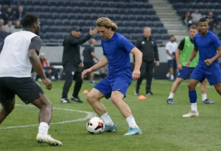 Conor Gallagher retrouve Chelsea avec Tottenham et affiche une ambition tranquille