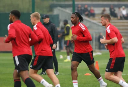 Manchester United tente le pari Myles Lewis-Skelly pour fragiliser Arsenal
