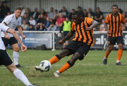 Hull City frappe un grand coup avec Nobel Mendy