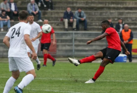 Lilian Brassier attire l’Eintracht Francfort et Rennes écoute déjà les offres