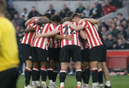 Nathan Collins, le mur discret de Brentford qui s’impose par les chiffres