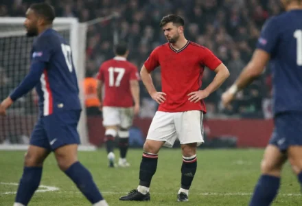 Manchester United et le PSG se neutralisent, mais la blessure de Mason Mount inquiète