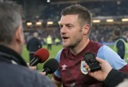 Jamie Vardy relance sa carrière à Burnley pour une saison