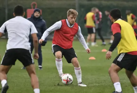 Odegaard raconte ses mois compliqués et affiche un nouveau visage avec Arsenal