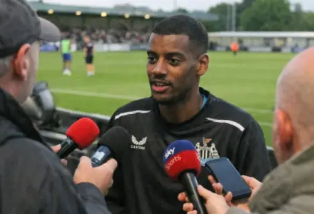 Alexander Isak met en avant l’influence d’Andoni Iraola et de Cody Gakpo