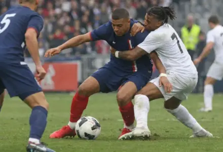 Mbappé affiche son admiration pour Michael Olise et calme le jeu sur le Real Madrid