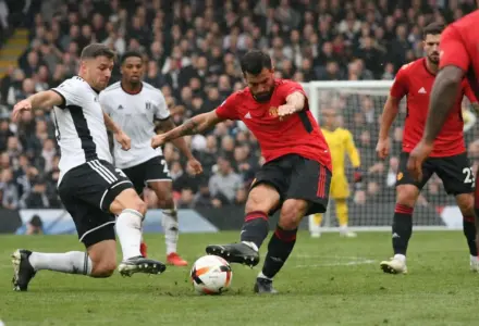 Bruno Fernandes tout près d’ouvrir le score, Manchester United frôle le coup parfait à Fulham