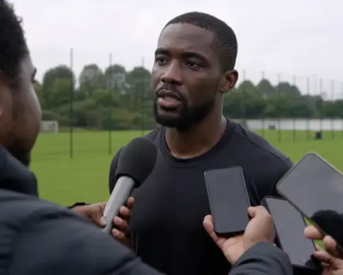 Chibuike Nwaiwu attire l’attention de Fulham et Crystal Palace