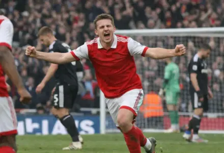 Arsenal renverse Leeds et rejoint Manchester City en tête