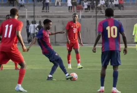 Johan Manzambi attire déjà Bayern Munich et FC Barcelone