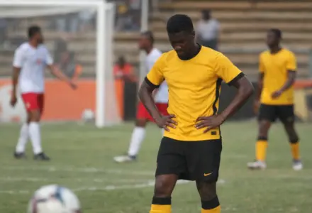 Kaizer Chiefs sanctionne lourdement Fiacre Ntwari après son refus de sortir
