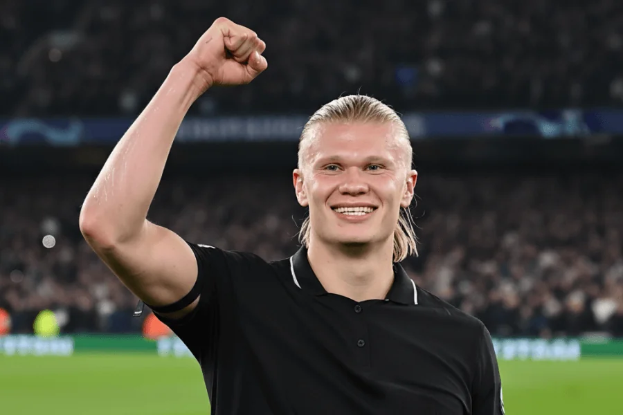 Erling Haaland célébrant un but avec Manchester City.