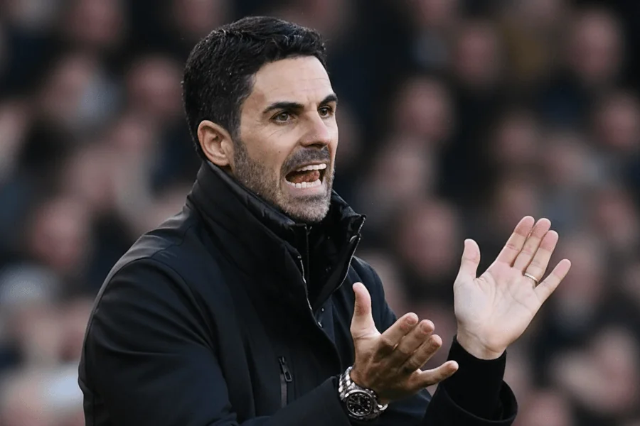 Mikel Arteta lors d'une conférence de presse.