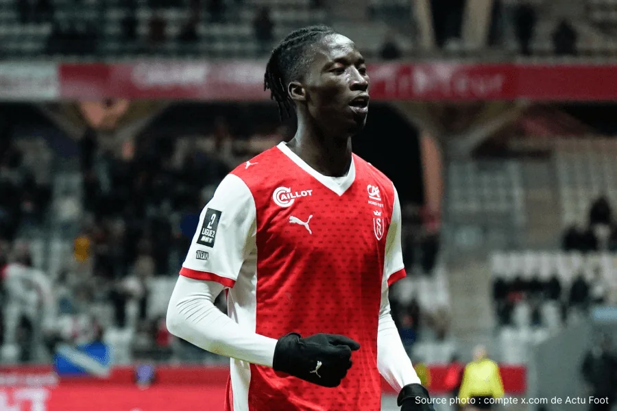 Patrick Zabi Reims maillot numéro contrôle ballon technique milieu terrain jeune talent ivoirien