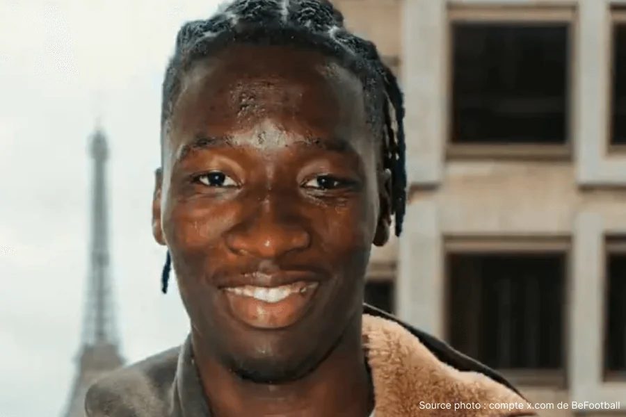 Zabi duel aérien saut tête match Ligue 2 puissance physique domination adversaire