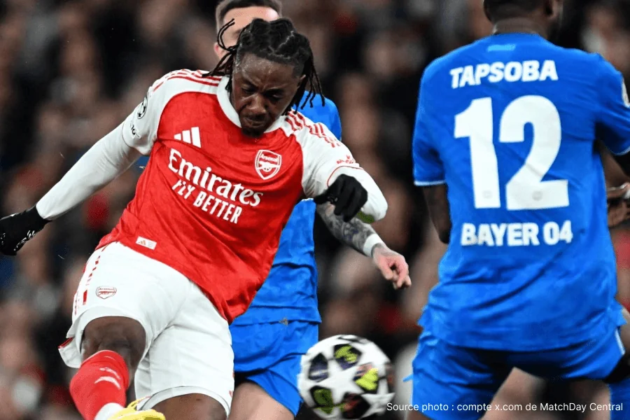 Eberechi Eze Arsenal blessure mollet sortie sur civière 2026