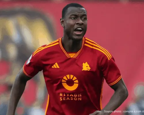 Evan Ndicka AS Roma maillot giallorossi action défense Serie A 2026