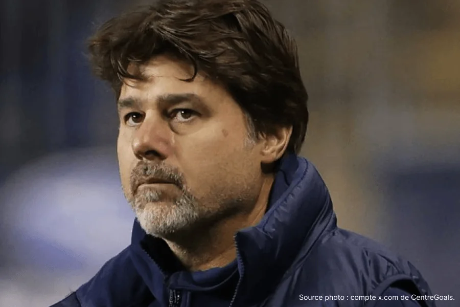 Mauricio Pochettino entraîneur souriant lors d'une conférence de presse 2026