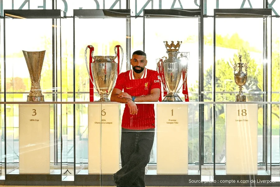 Mohamed Salah maillot Liverpool rouge numéro 11 Anfield adieux mars 2026