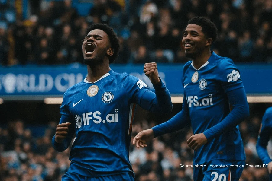 Classement Premier League top 4 Chelsea Aston Villa Liverpool avril 2026
