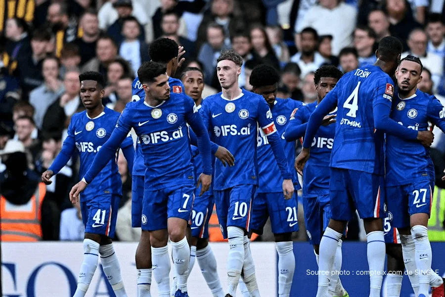 Chelsea joueurs célébration victoire 7-0 Port Vale FA Cup quart finale avril 2026