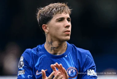 Enzo Fernandez milieu Chelsea contrôle le ballon lors d'un match de Premier League 2026